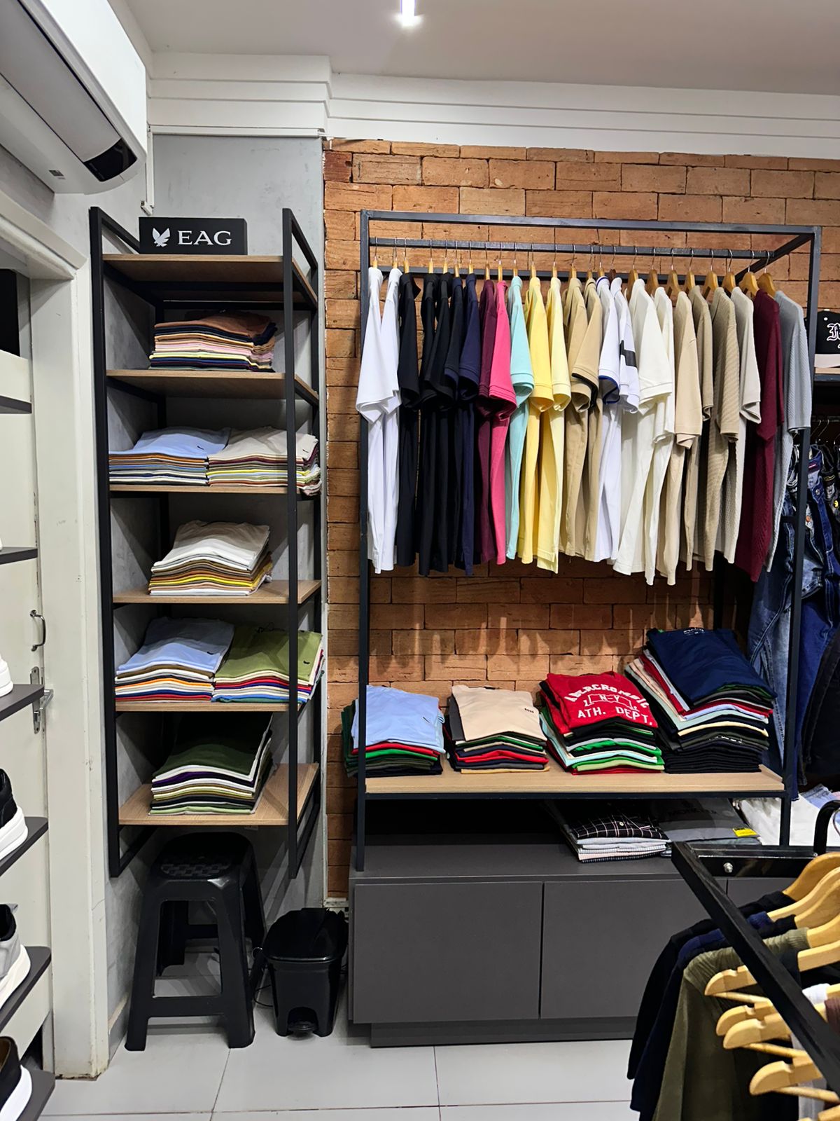 Área de camisetas e polos na Grife Mont
